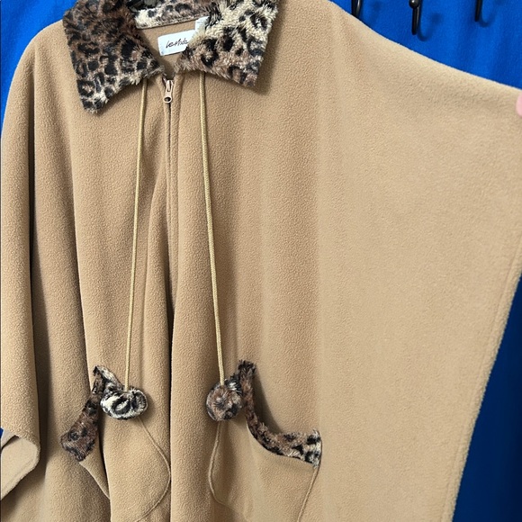 Poncho with Leopard Trim - Picture 4 of 5